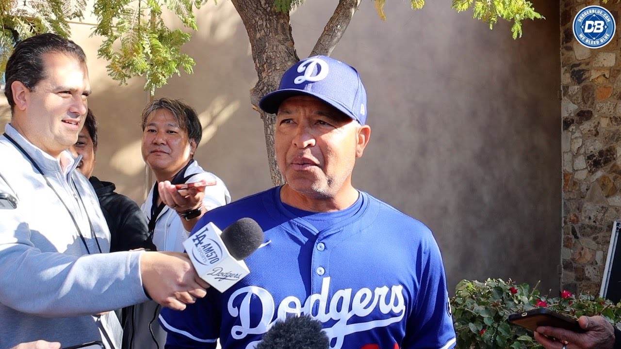 2025 Dodgers Spring Training: Dave Roberts reacts to Sasaki getting married, talks Ohtani & Freeman