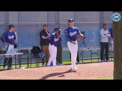 Dodgers Spring Training workout: Shohei Ohtani tests windup during bullpen session