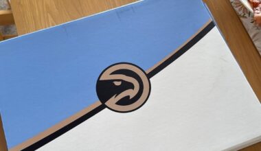 Just got this for my birthday! The packaging is so sick in its box. Glad to have my first JJ jersey. LETS GOOOO 👑