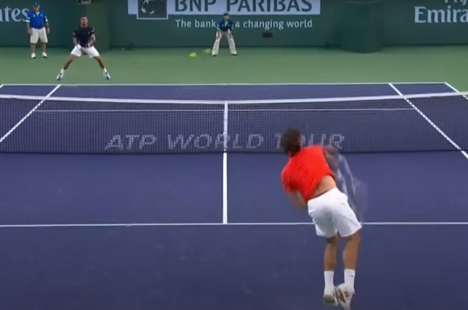 Federer served to reduce the 0-30 deficit against Wawrinka
