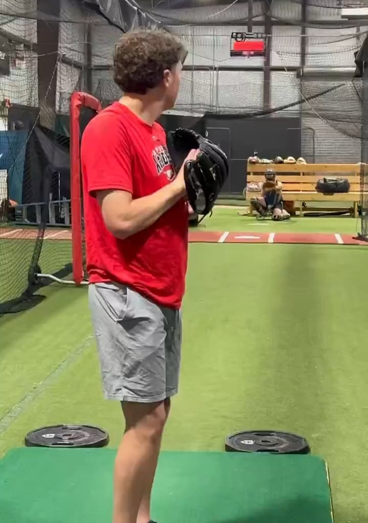 Reese Olson is ready for Spring Training. Ability to hold coil+hinge late in stride & ctrl front arm into sudden hip clearance sets off explosive, sequenced rotation few can match. 1 of only 6 SP in MLB w/ two pitches of more than 40% whiff rate in ‘24 (SL & CH).