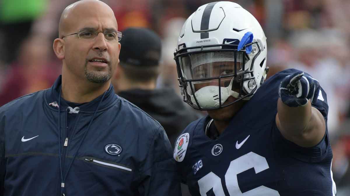 Penn State Nittany Lions head coach James Franklin talks with running back Saquon Barkley (26) before the game between the Penn State Nittany Lions and the USC Trojans at Rose Bowl.