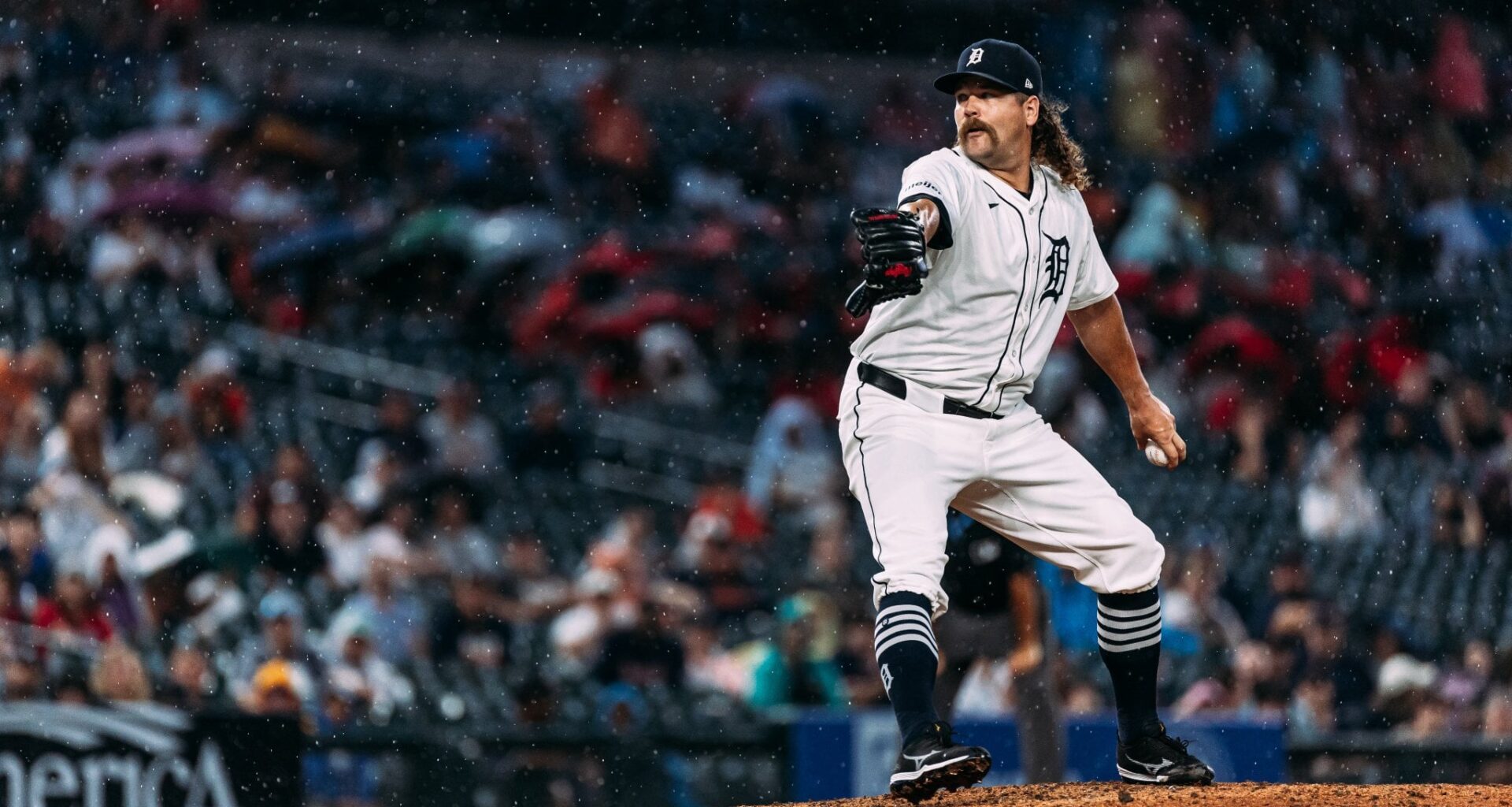 The Tigers have signed LHP Andrew Chafin to a Minor League contract. He will join Major League spring training as a non-roster invitee.