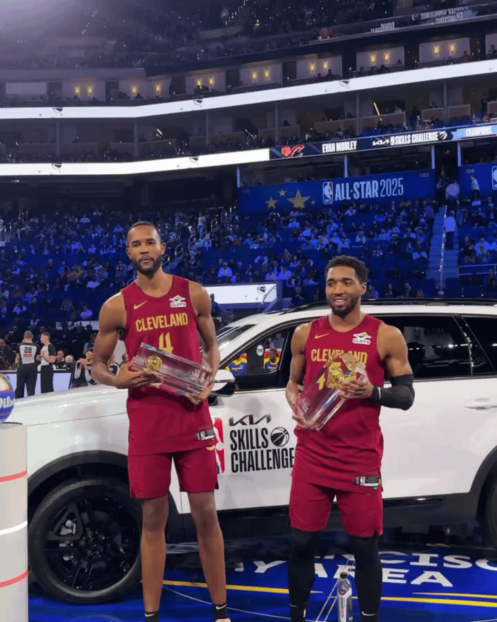 [All-Access] Evan Mobley and Donovan Mitchell of Team Cavs celebrate their Kia Skills win