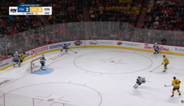 [FIN (3)-3 SWE] Maatta throws the puck in front and Barkov redirects it in to tie the game