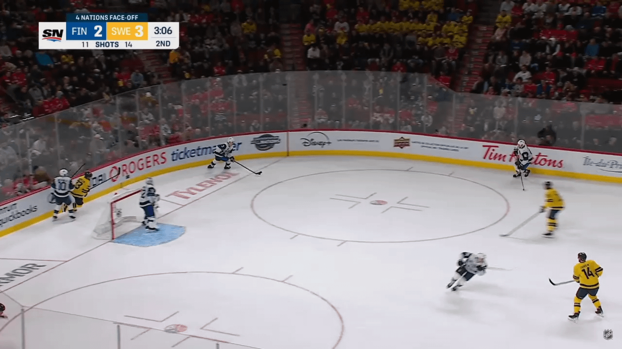 [FIN (3)-3 SWE] Maatta throws the puck in front and Barkov redirects it in to tie the game