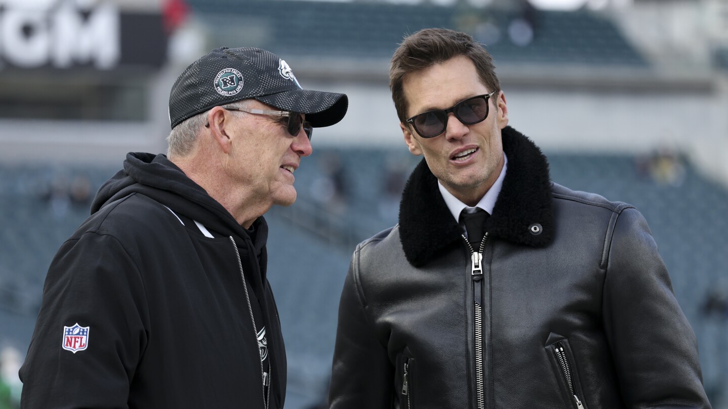 Tom Brady addresses whether he'll be rooting for "history" on Sunday