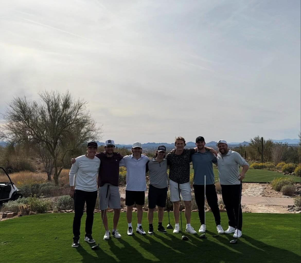 Phil the Thrill golfing with a few old faces here in AZ during the NHL break