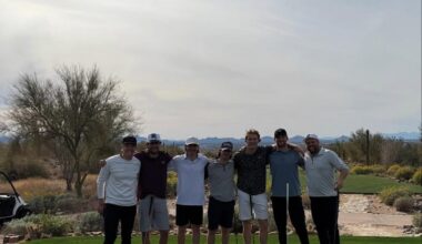 Phil the Thrill golfing with a few old faces here in AZ during the NHL break