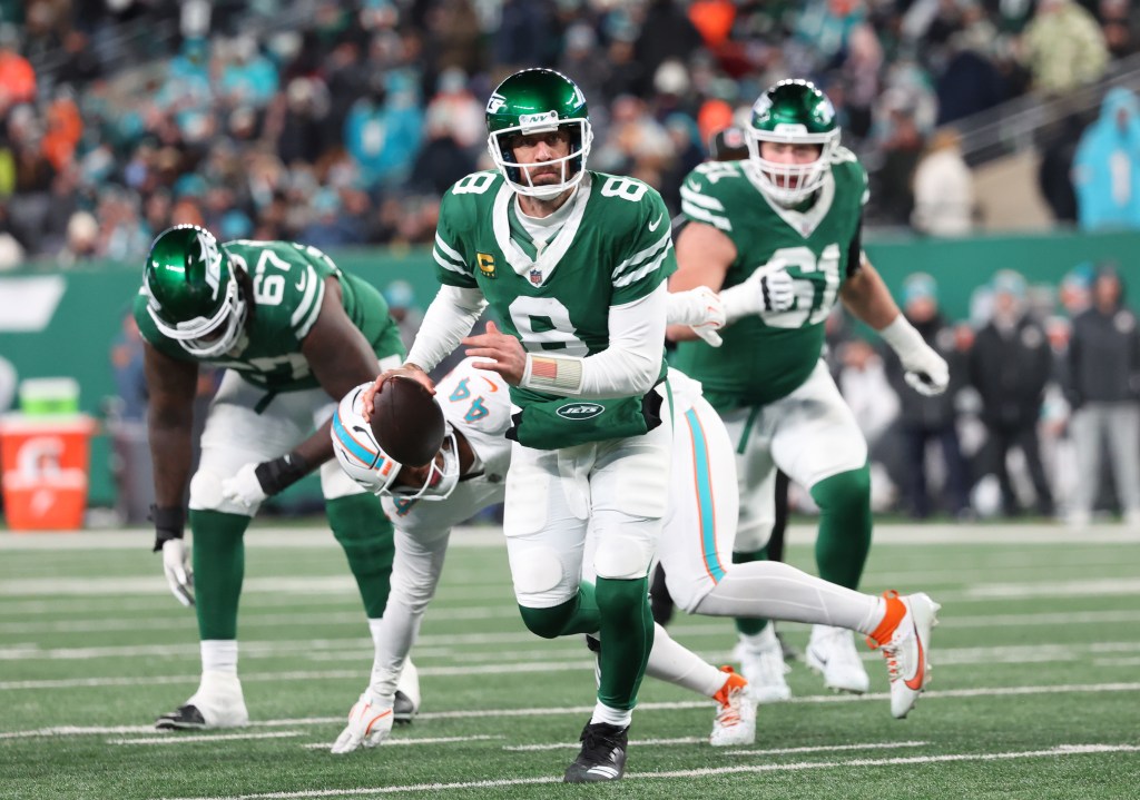 Aaron Rodgers has yet to make his NFL free agency decision.