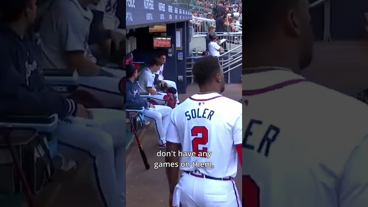 Atlanta Braves DESTROY Dugout iPad! ⚾