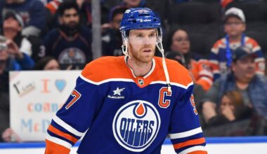 McDavid BEATS the 2nd period BUZZER!