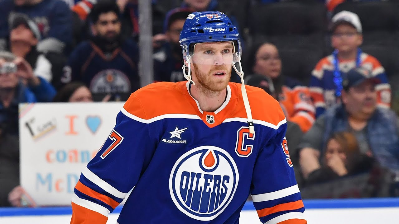 McDavid BEATS the 2nd period BUZZER!