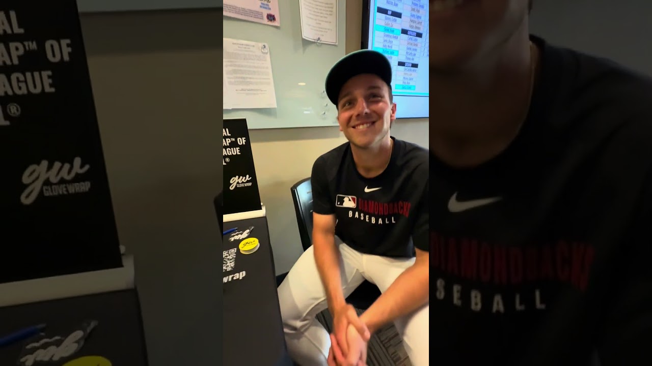 Gavin meeting Dbacks players and giving them Glove Wrap. Thanks guys! 🔥 #baseball #mlb #dbacks