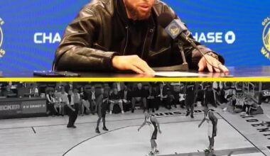 Andris Biedriņš congratulated Stephen Curry on his 4,000th career three-pointer and reminded him that it was off his assist that Curry made his first three-pointer. At the press conference, Curry admitted that he became emotional upon hearing Biedriņš’s congratulatory message.