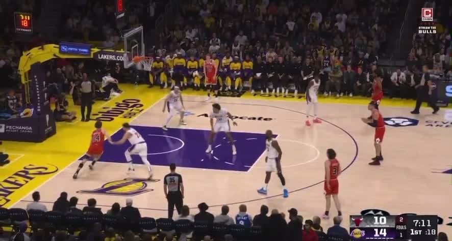 [Highlight] Matas Buzelis puts Luka in the blender and throws it down