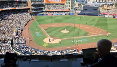 [Caswell] Padres fans with a standing ovation for the returning Jurickson Profar
