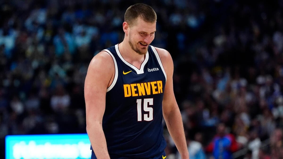 Jokić's half time heave made history. Nikola passed Larry Bird as the fastest player to reach 16k points 8k rebounds & 5k assists