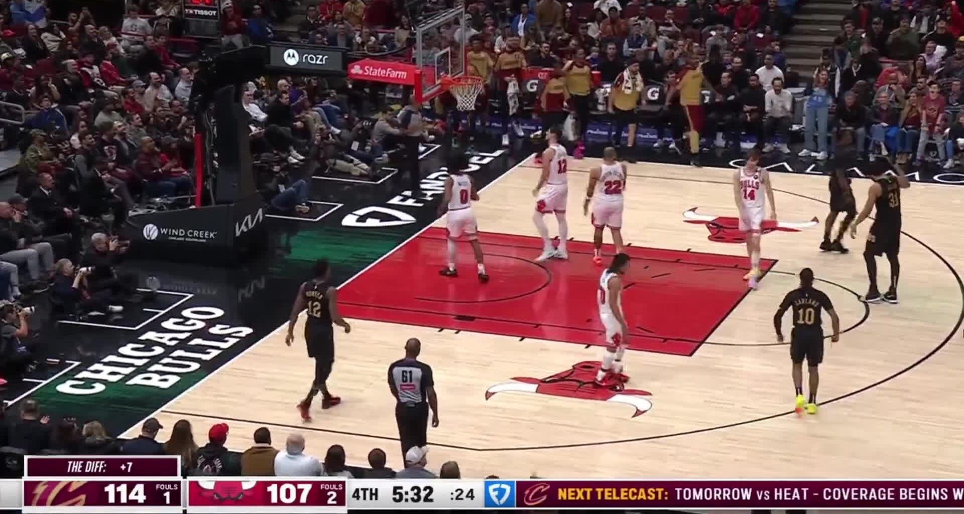 [Highlight] Javonte Green knocks down the three and then gets the and-one to go after Allen gets the steal on the other end