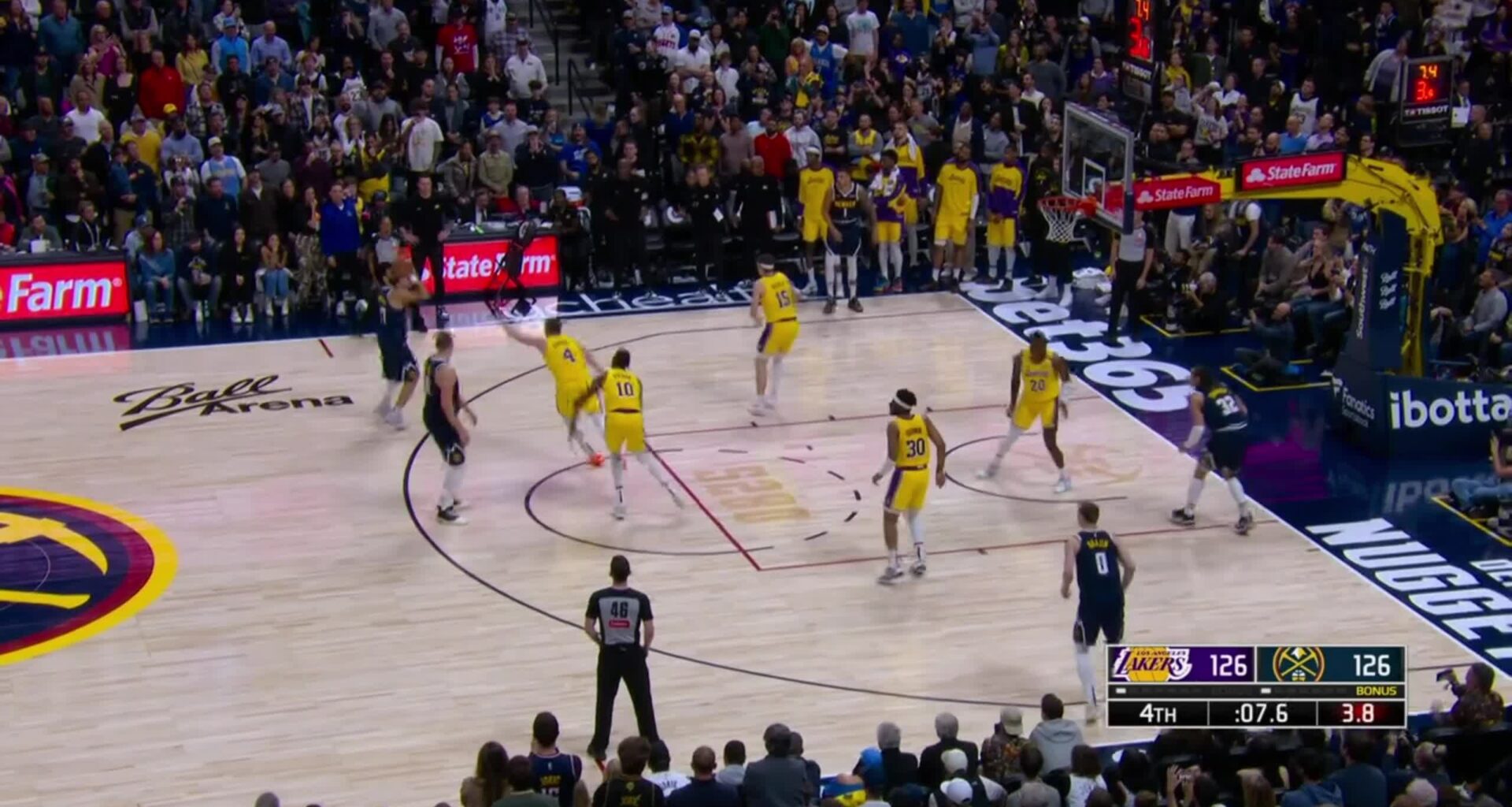 [Highlight] Nikola Jokic's moving screen goes uncalled as Jamal Murray sinks the 3 to put the Nuggets up with 5.6 seconds remaining