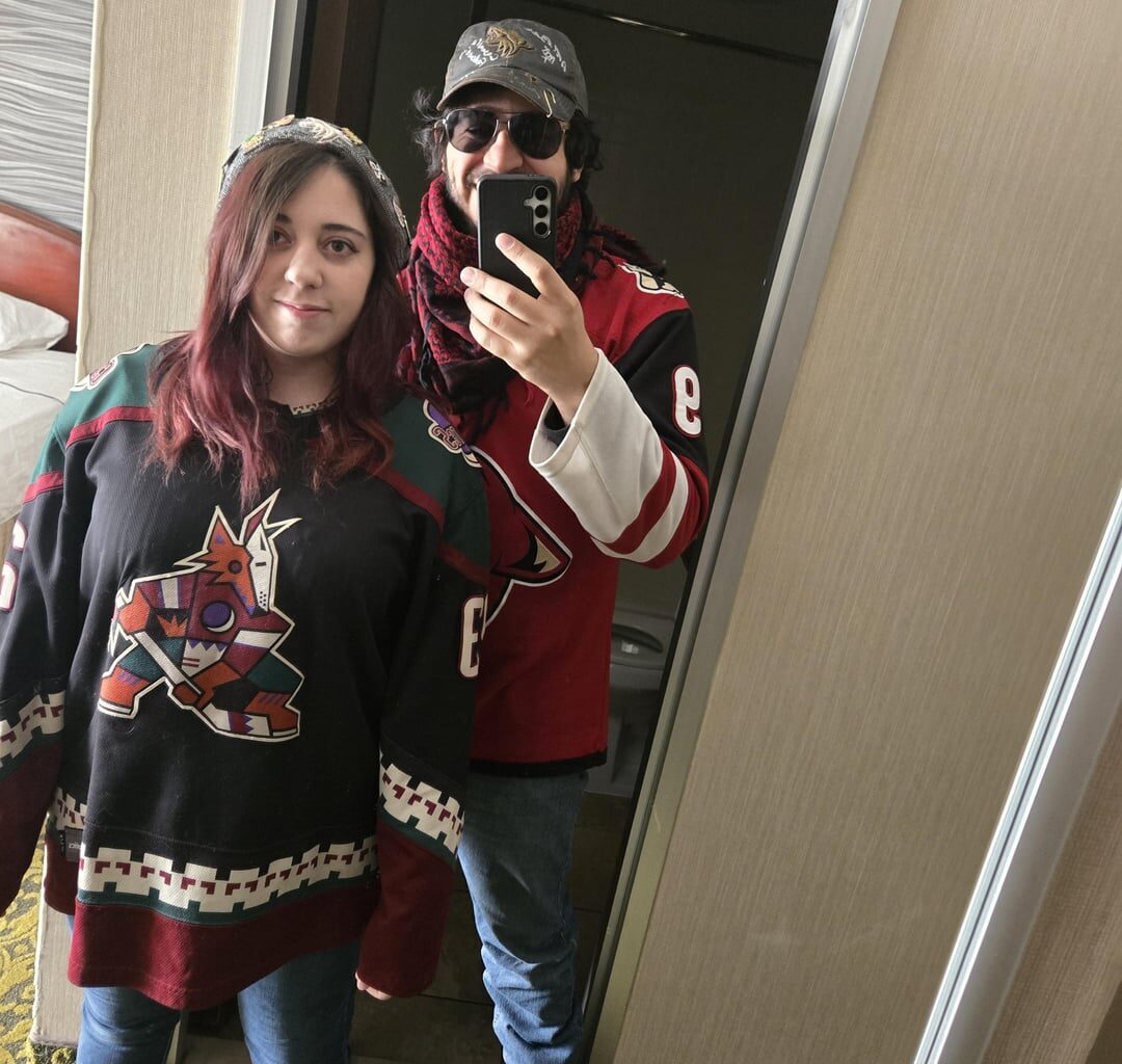 Met the Asu Hockey team leaving yesterday, pretty sure we saw Tyson Nash on our flight, pumped to see some live hockey