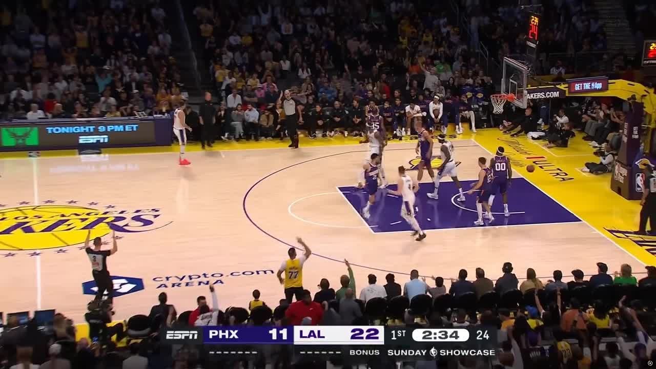 [Highlight] Phoenix inexplicably leaves Luka Doncic wide open in a normal half-court play and gets punished