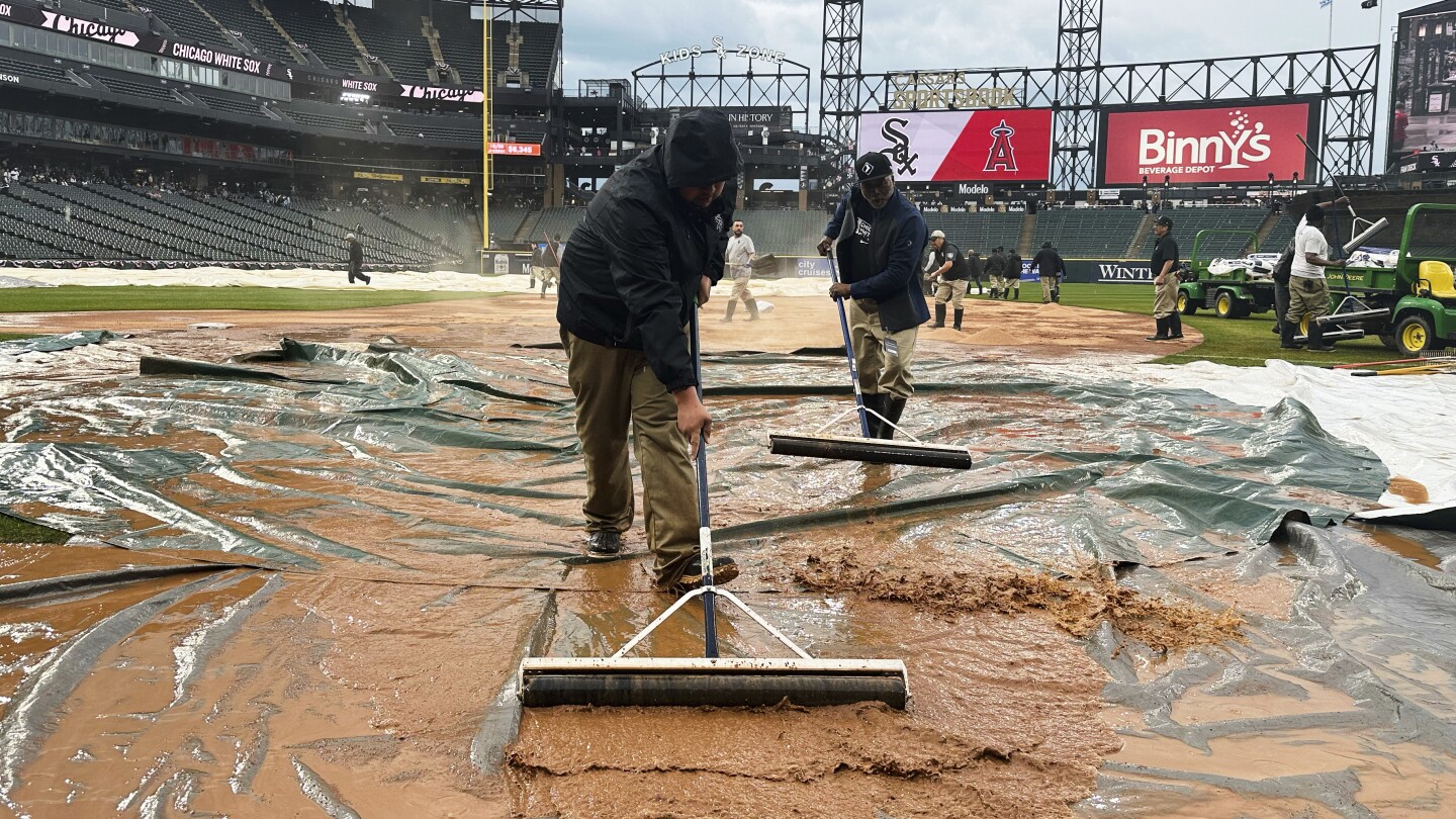 Fast-moving storm causes headache for White Sox grounds crew