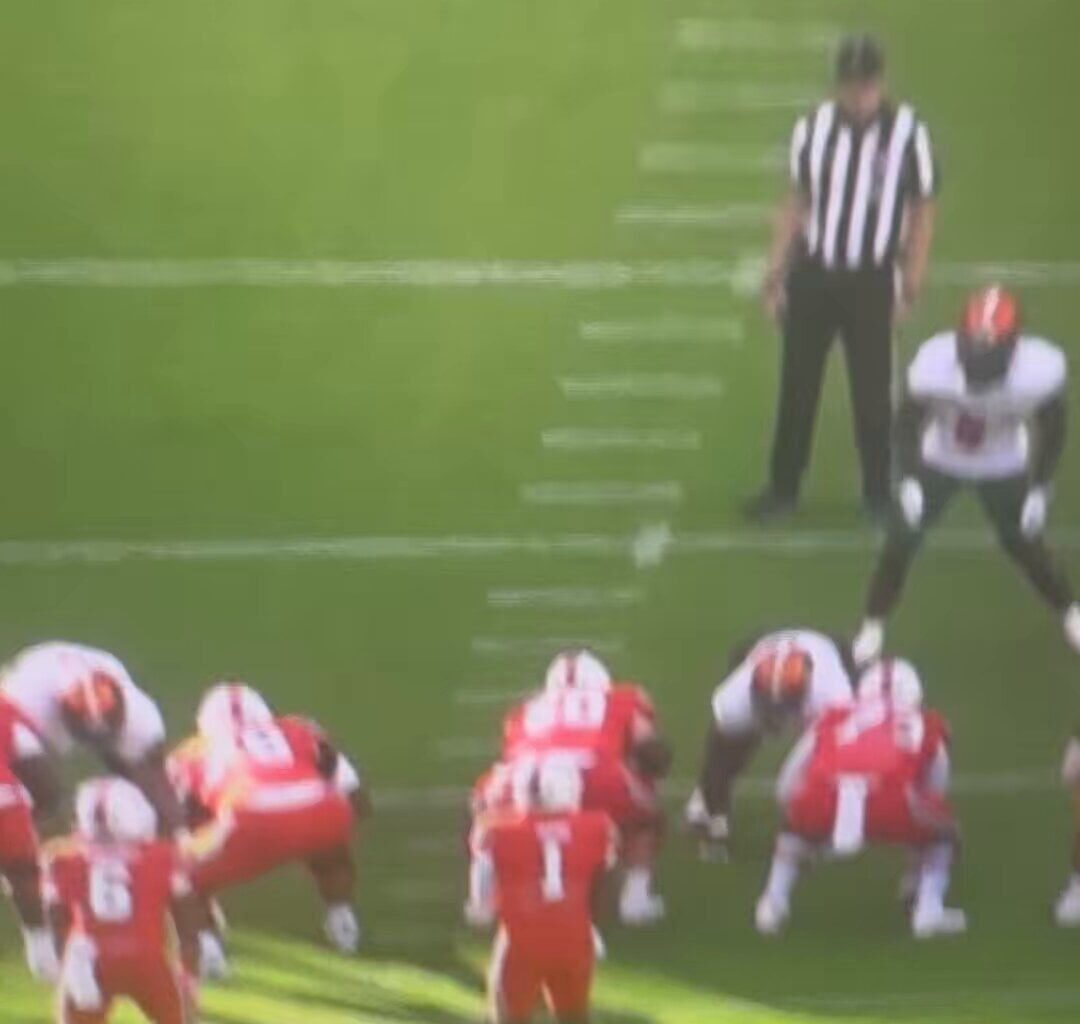 .@CanesFootball @Cameron7Ward lightning speed progression.  BUT. he quickly gets his feet set first before the TD throw to Arroyo.  Dont cheat the mechanics. #nfldraft #BaldysBreakdowns