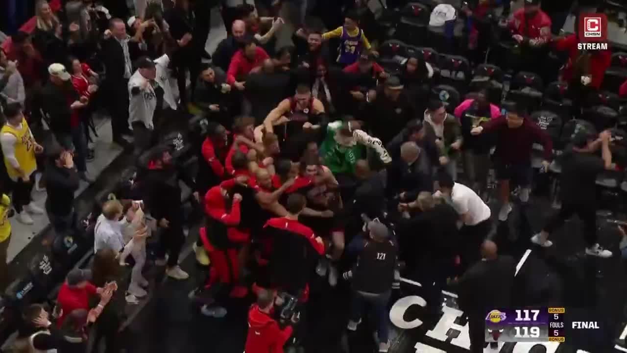 [Highlight] Giddey wins it from half court!