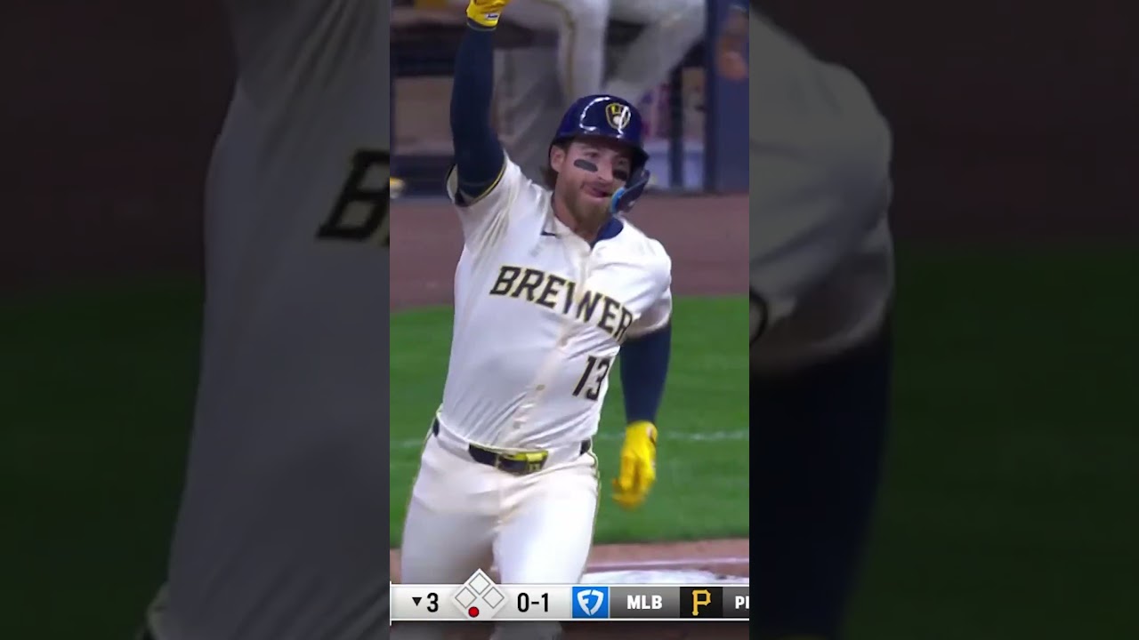 This fan celebrated big time after catching a home run ball 🤣