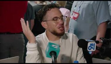 Miami Dolphins Mike McDaniel Feeling the Heat to Win Now + Future of Tyreek Hill