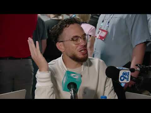 Miami Dolphins Mike McDaniel Feeling the Heat to Win Now + Future of Tyreek Hill