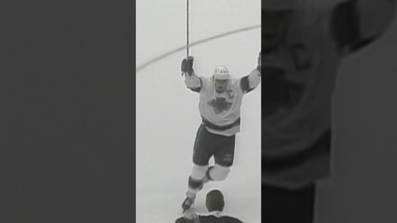 When Wayne Gretzky Broke The NHL Goal Scoring Record  🥅