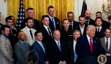 Dodgers visit White House: President Trump compliments Mookie Betts, Shohei Ohtani & Dave Roberts