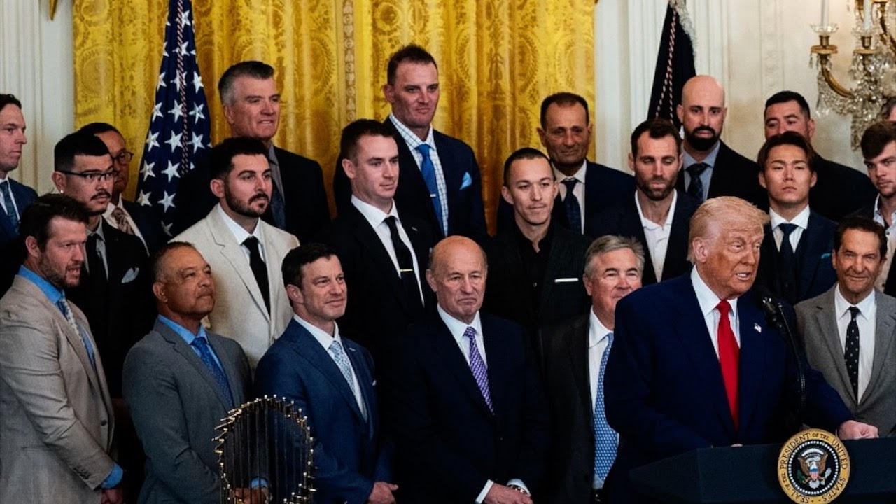 Dodgers visit White House: President Trump compliments Mookie Betts, Shohei Ohtani & Dave Roberts