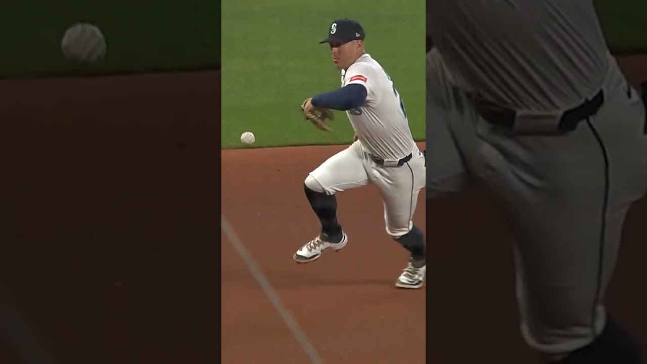 Dylan Moore turns an absurd double play! 🤯