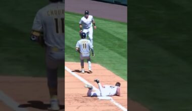 OUCH 🫣 #MLB #baseball #blooper
