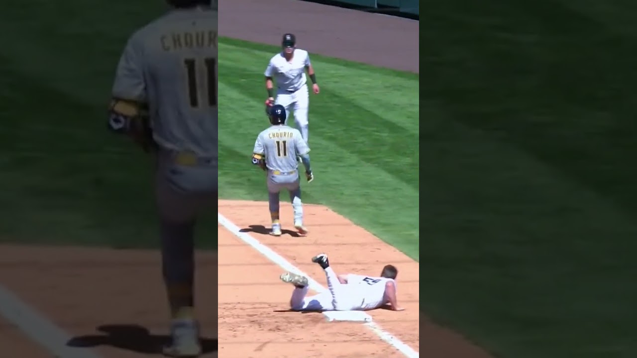 OUCH 🫣 #MLB #baseball #blooper