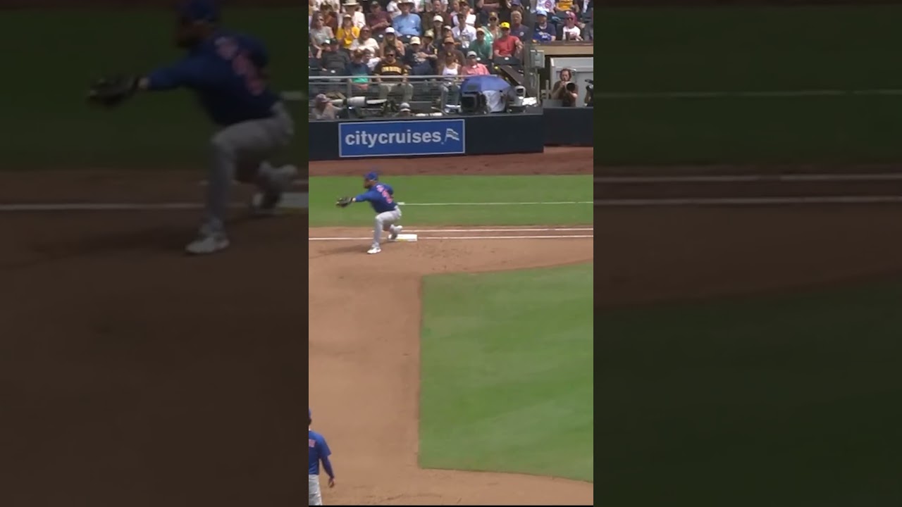 This effort by Nico Hoerner 🤯