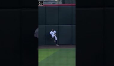 WHAT. A. CATCH. 🎥: @espn