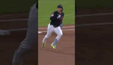 Pete Alonso hits a Triple #mlb #hit #shorts