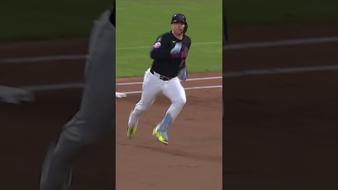 Pete Alonso hits a Triple #mlb #hit #shorts