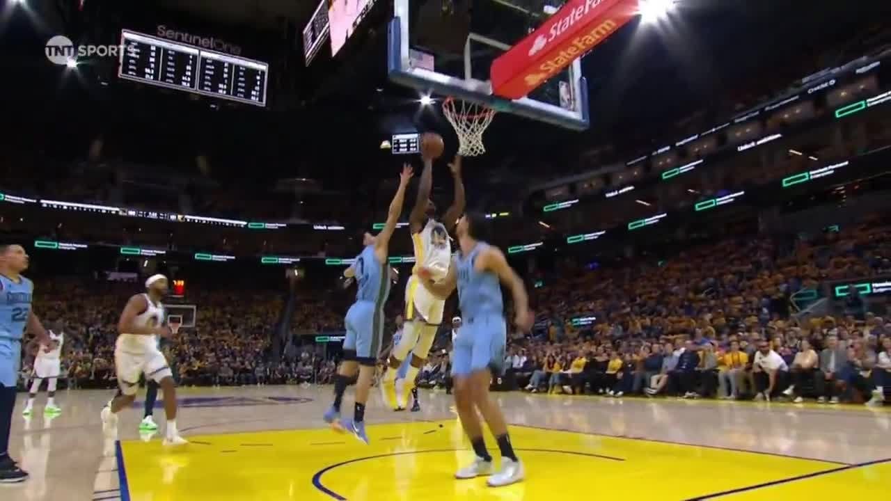 [Highlight] Scotty Pippen doesn't touch Jimmy Butler on the contest but Butler still gets two free throws