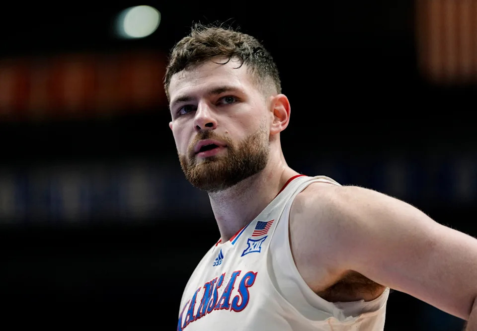 Kansas Jayhawks center Hunter Dickinson (1).Jay Biggerstaff-Imagn Images