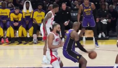 [Highlight] Dillon Brooks uses "defensive backshots" on LeBron in the post, causing him to lose his handle.