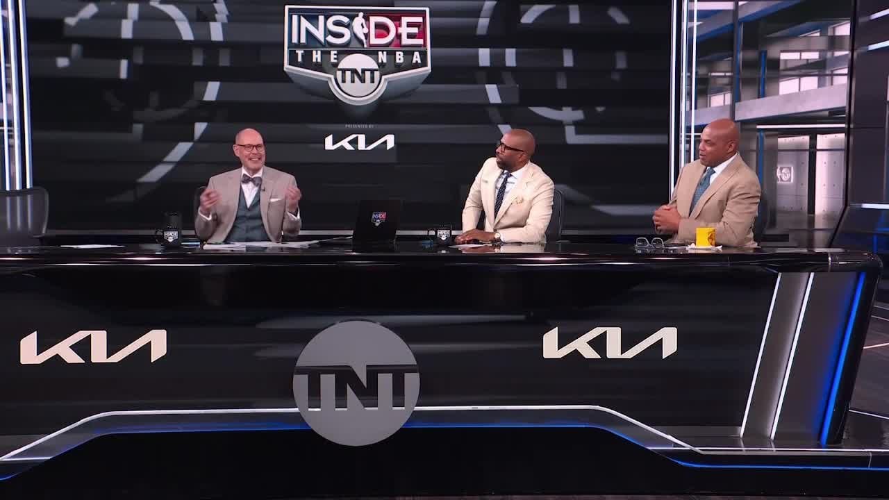 [Highlight] Shaq appears to get emergency diarrhea on TNT live post-game after the Nuggets vs Clippers game