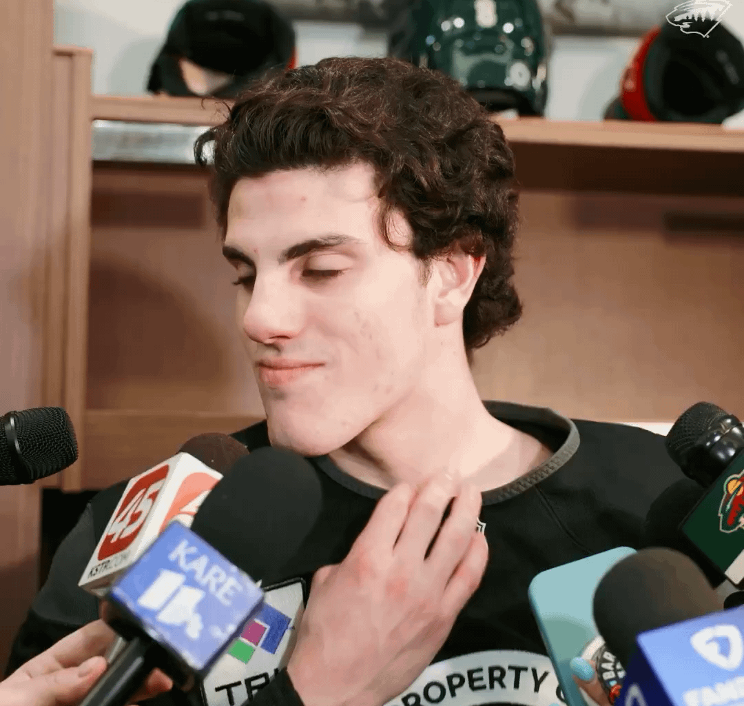 [Wild] It’s day 1 and Flower is already messing with him