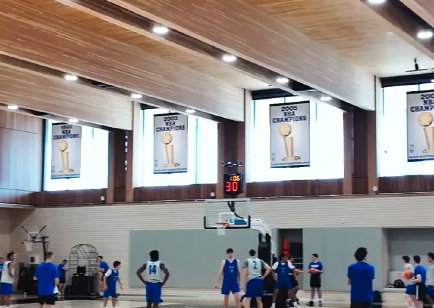 Duke team training in San Antonio's new facility in preparation for the final 4