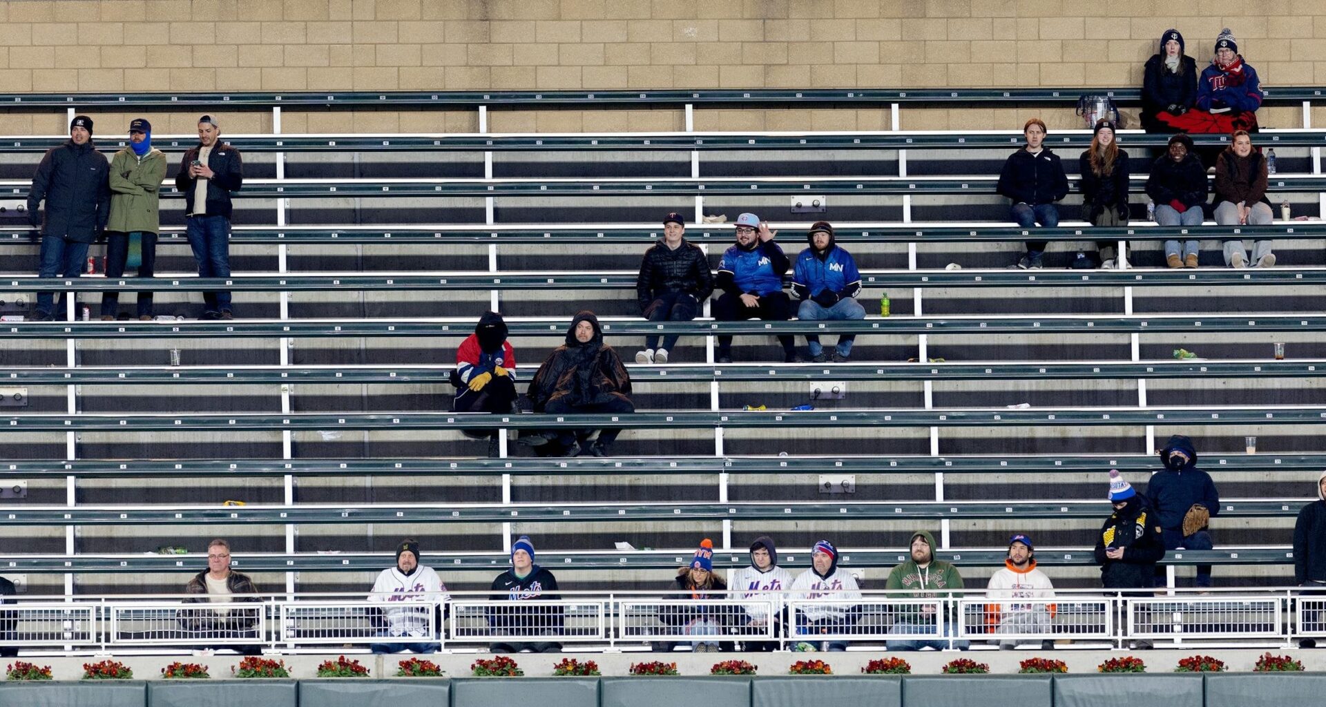 Twins draw smallest crowd in Target Field history during loss to Mets
