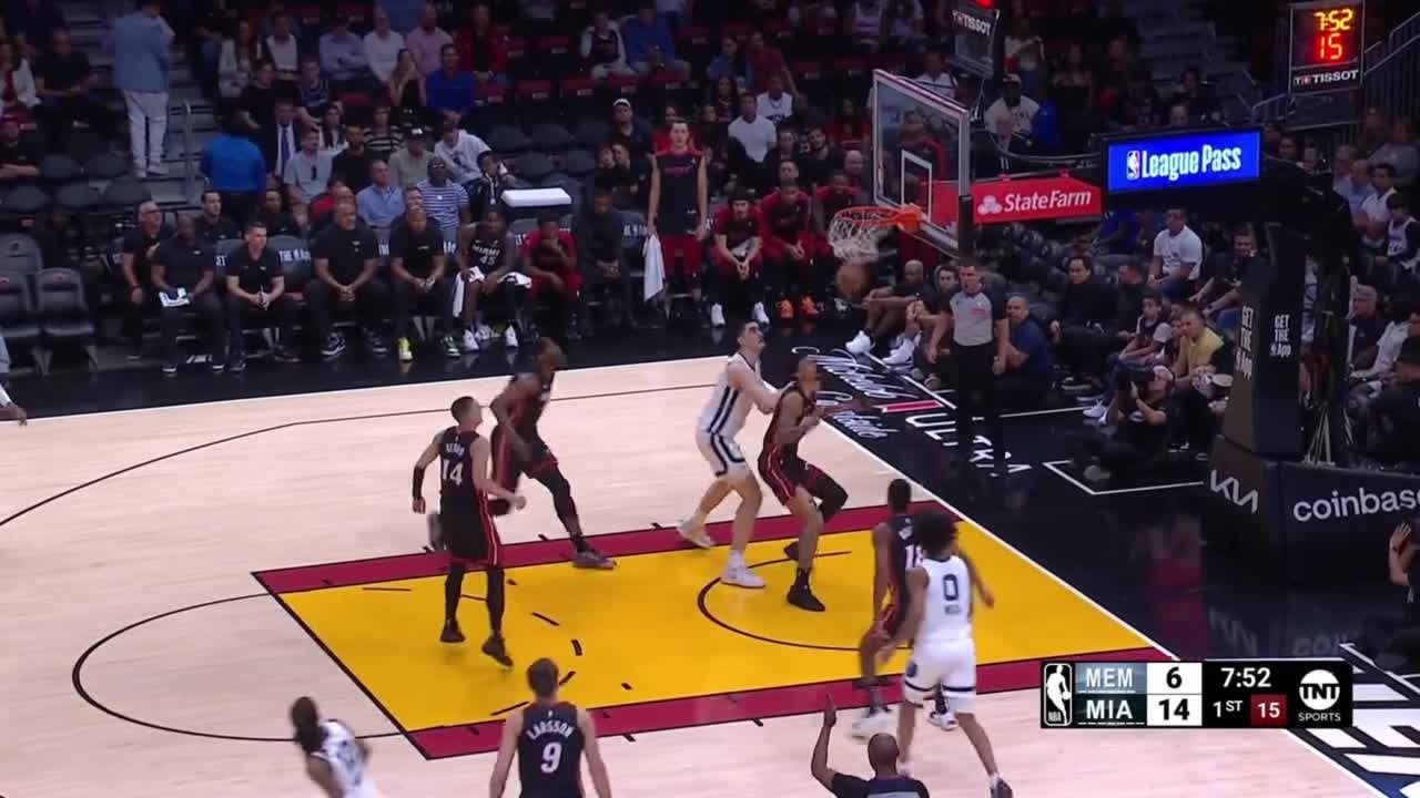 [Highlight] Ja Morant hits the first quarter three and busts out the finger guns once again